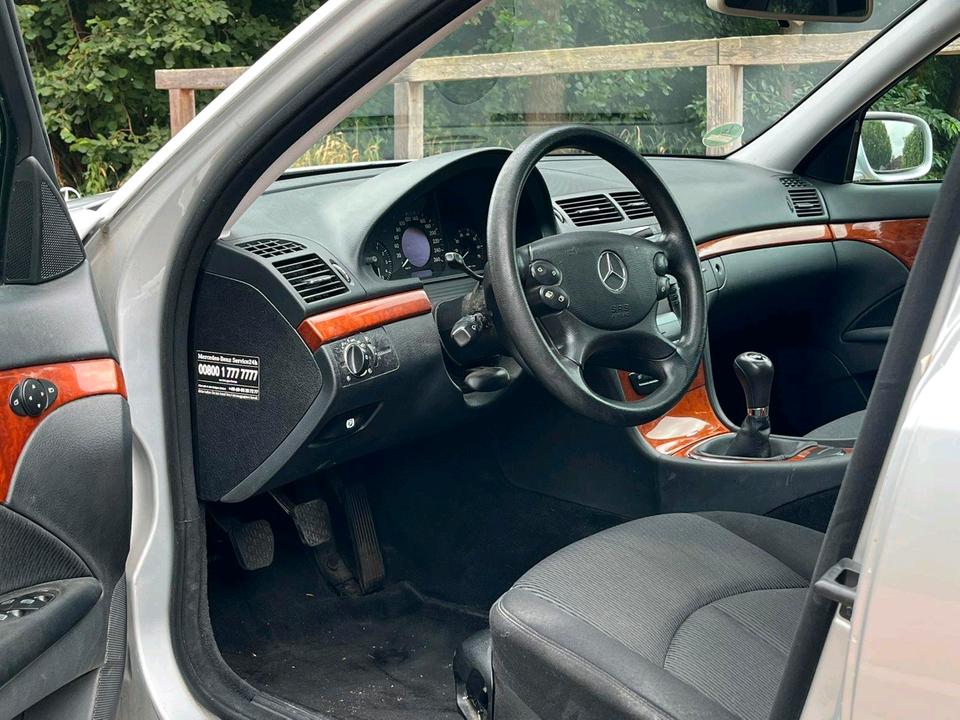 Mercedes Benz E 200 2006 — photo 14