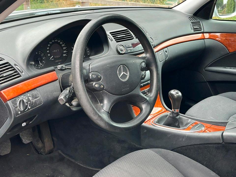 Mercedes Benz E 200 2006 — photo 15