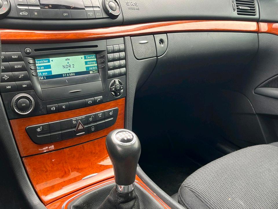 Mercedes Benz E 200 2006 — photo 16