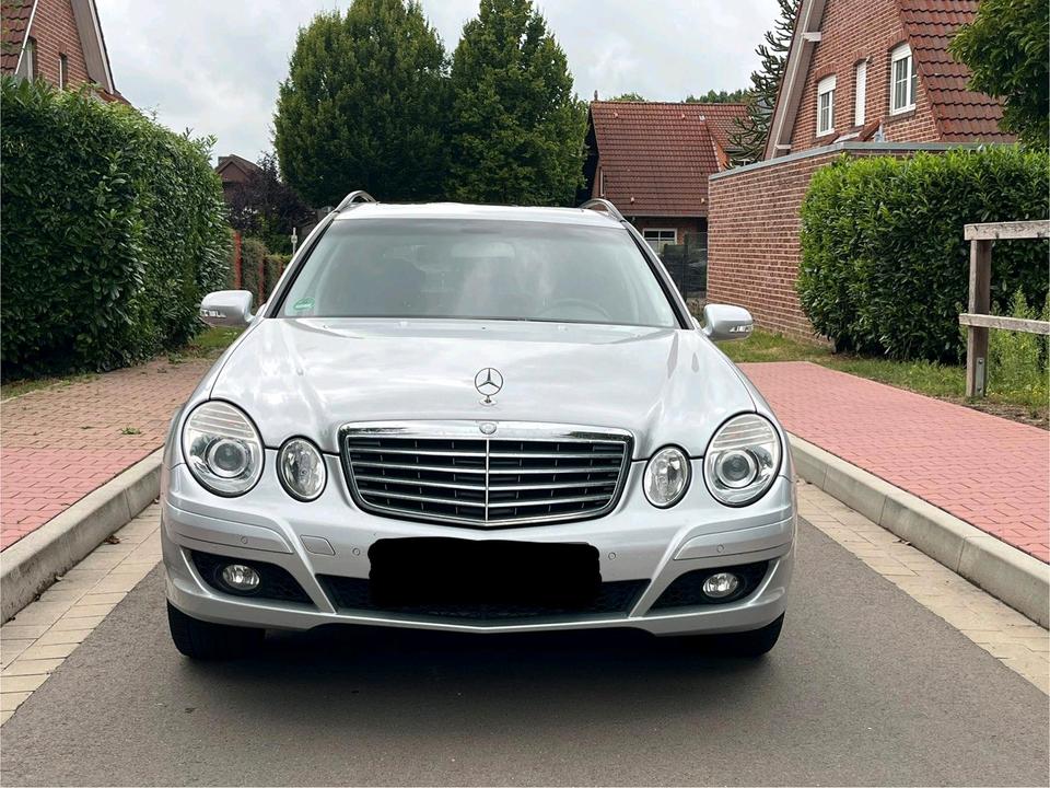 Mercedes Benz E 200 2006 — rear view