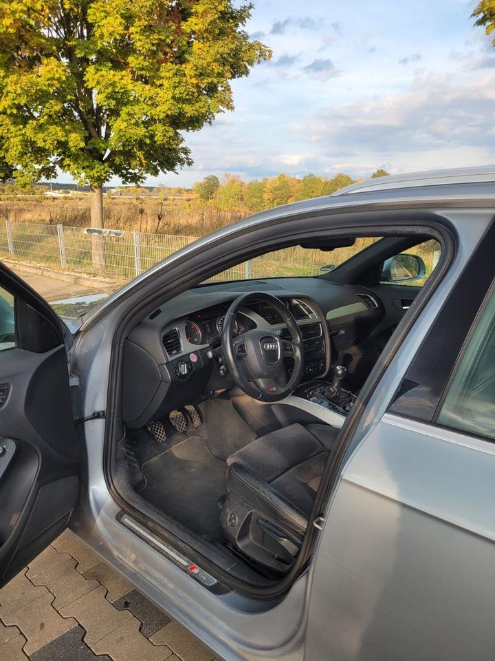 Audi A4 2009 — салон