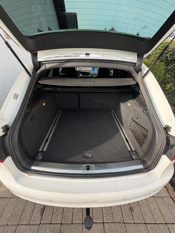 Audi A4 2011 — photo 7