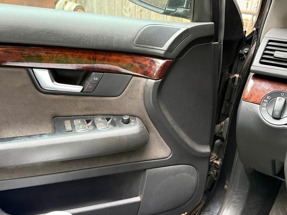 Audi A4 2004 — photo 10