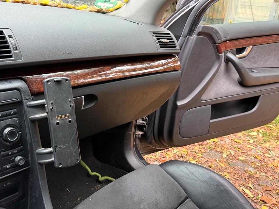 Audi A4 2004 — photo 12