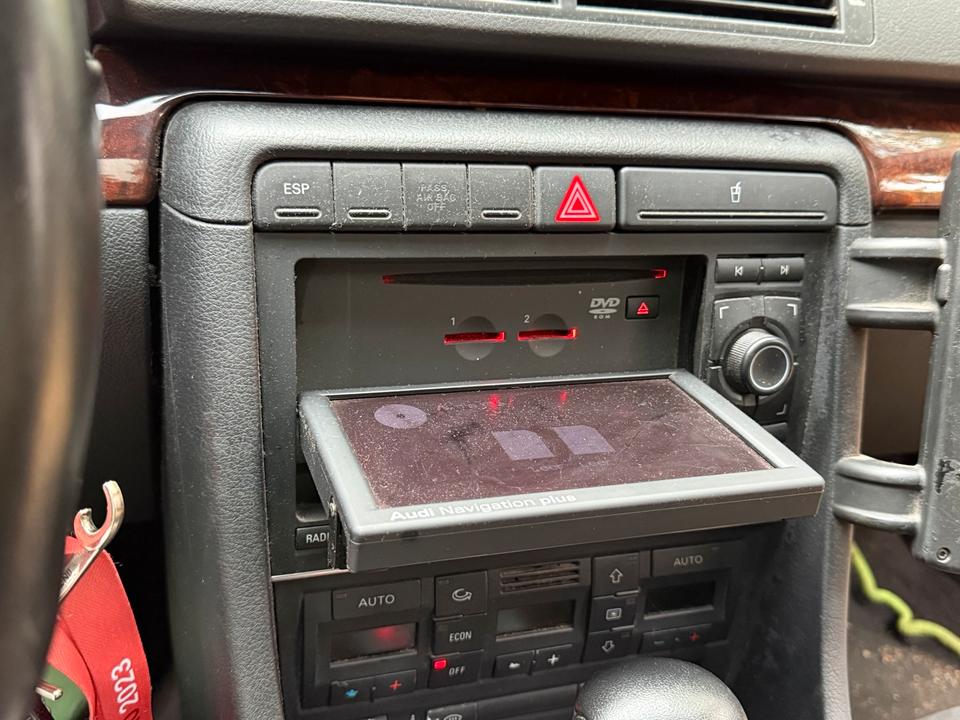 Audi A4 2004 — photo 13