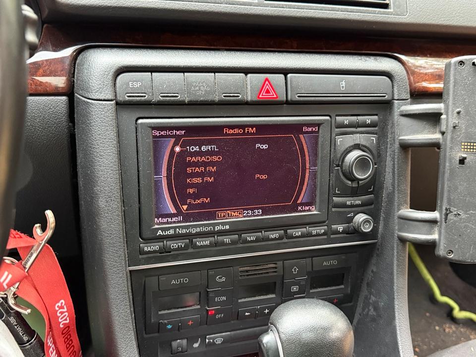 Audi A4 2004 — photo 14