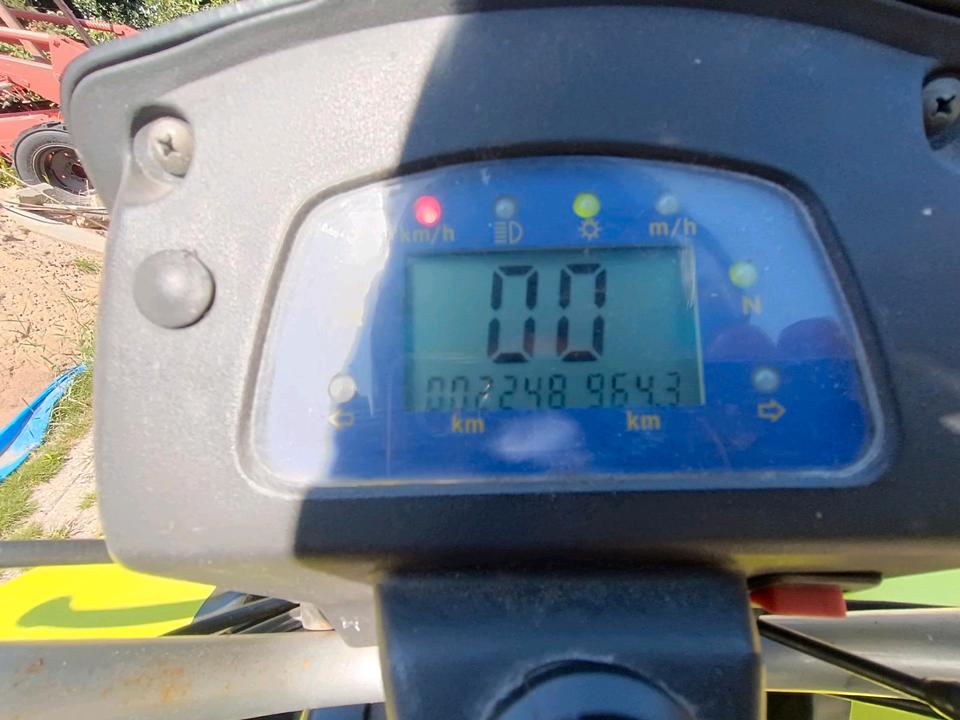 Weitere Motorräder Quad mit Straßenzulassung und TÜV bis 06/27 Tausch möglich 2006 — interior