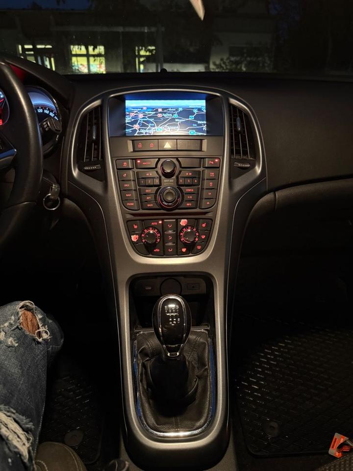 Opel Astra 2015 — photo 8