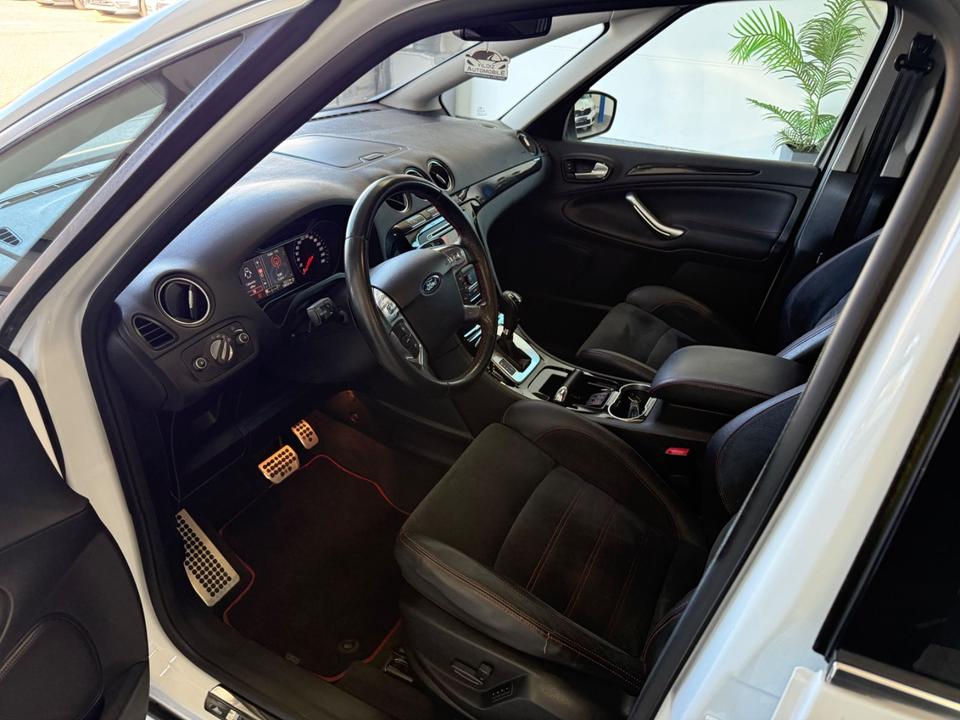 Ford S-Max 2011 — photo 11