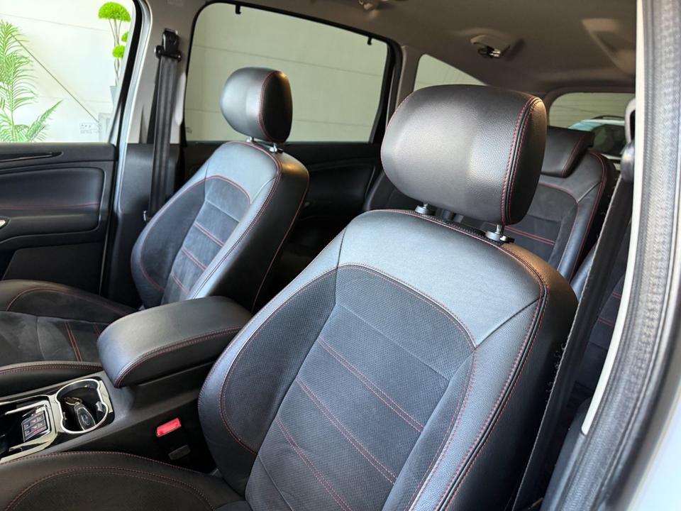 Ford S-Max 2011 — photo 13
