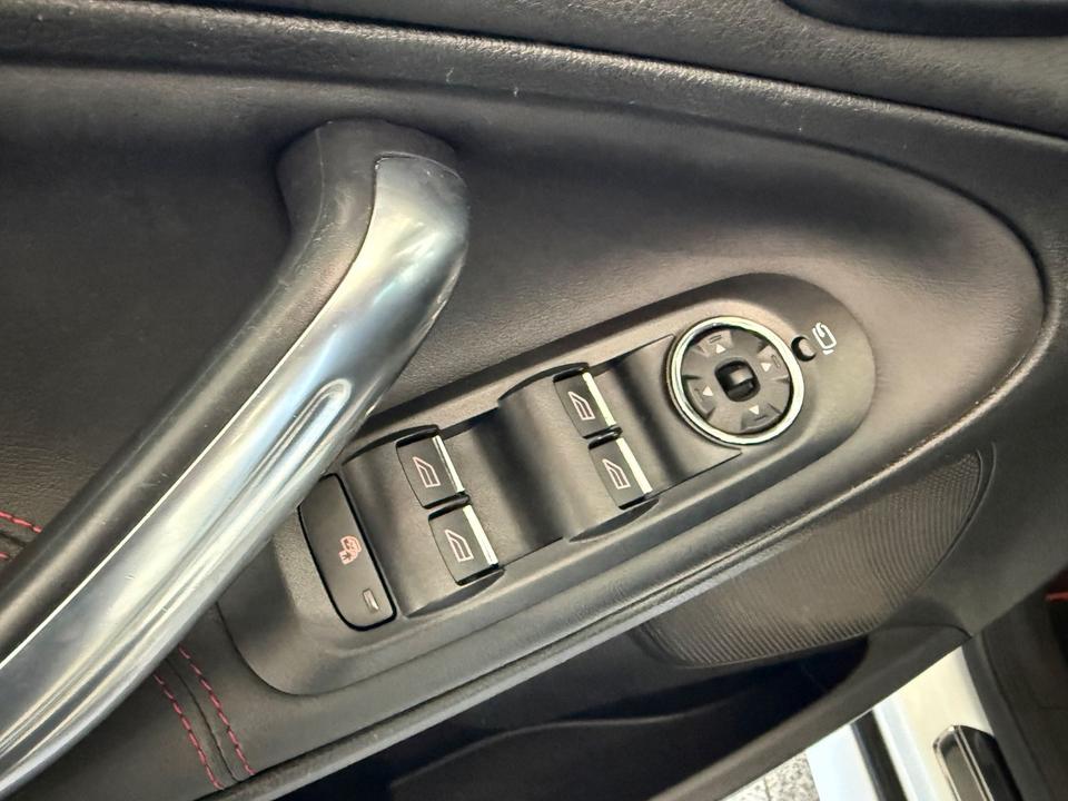 Ford S-Max 2011 — photo 14