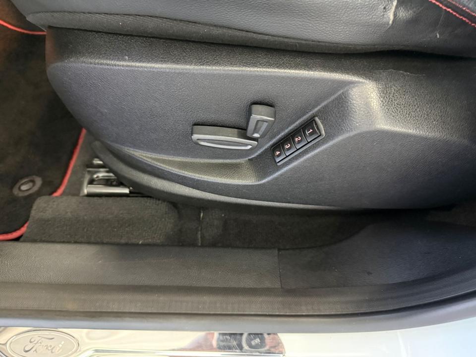 Ford S-Max 2011 — photo 15