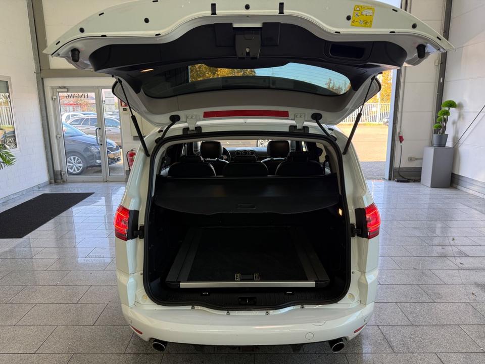 Ford S-Max 2011 — photo 16