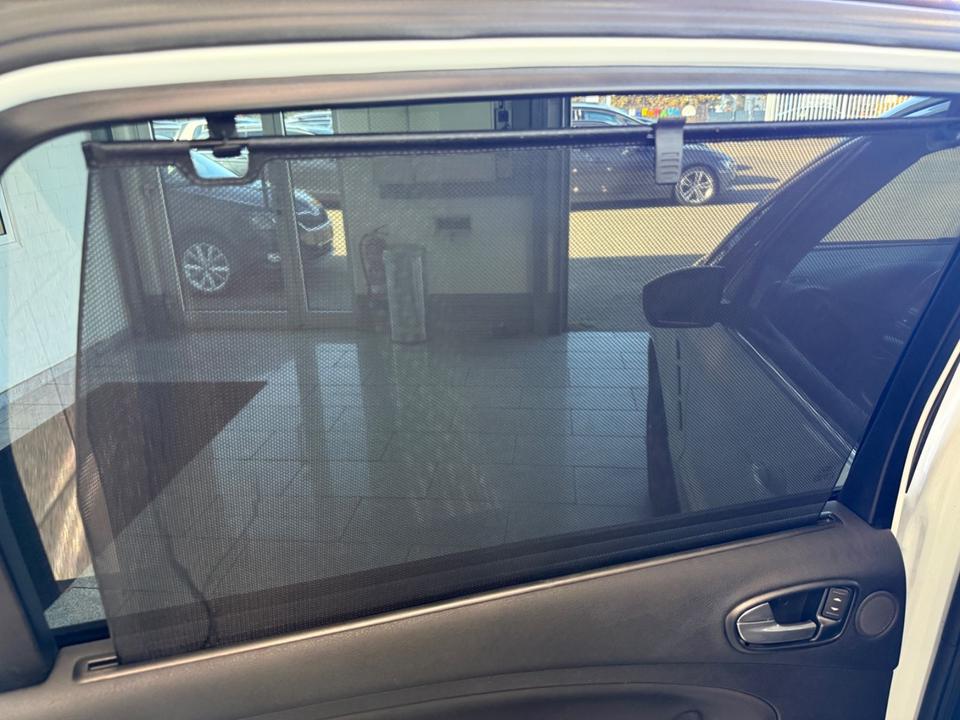 Ford S-Max 2011 — photo 17
