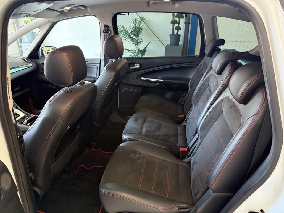 Ford S-Max 2011 — photo 18