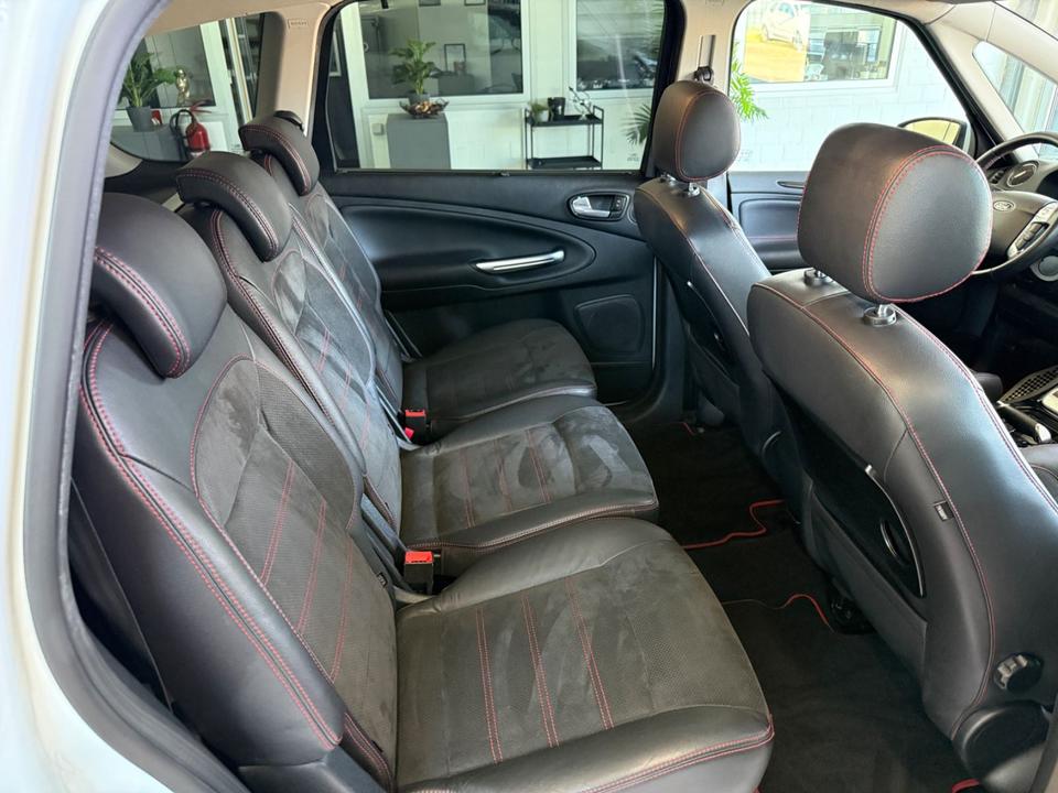 Ford S-Max 2011 — photo 19