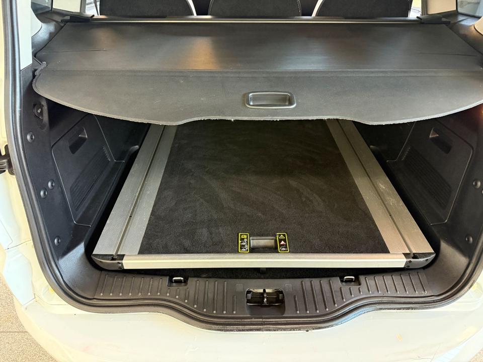 Ford S-Max 2011 — photo 21
