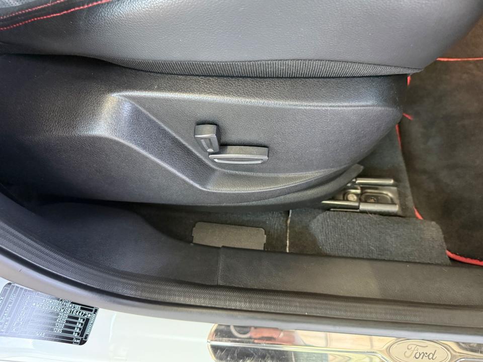 Ford S-Max 2011 — photo 22