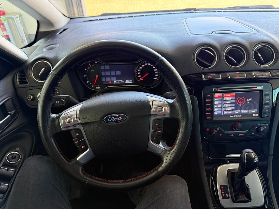 Ford S-Max 2011 — photo 26