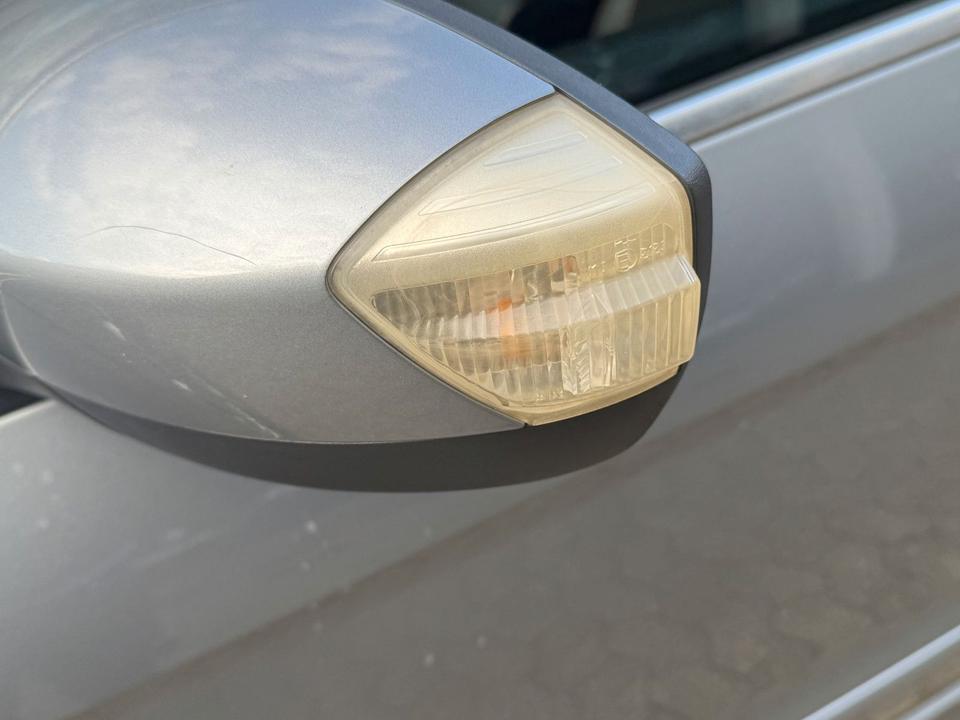 Ford S-Max 2010 — photo 13