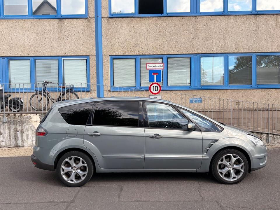 Ford S-Max 2008 — rear view