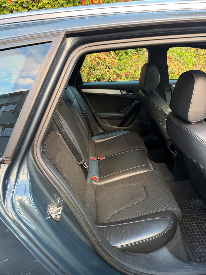 Audi A4 2010 — photo 6