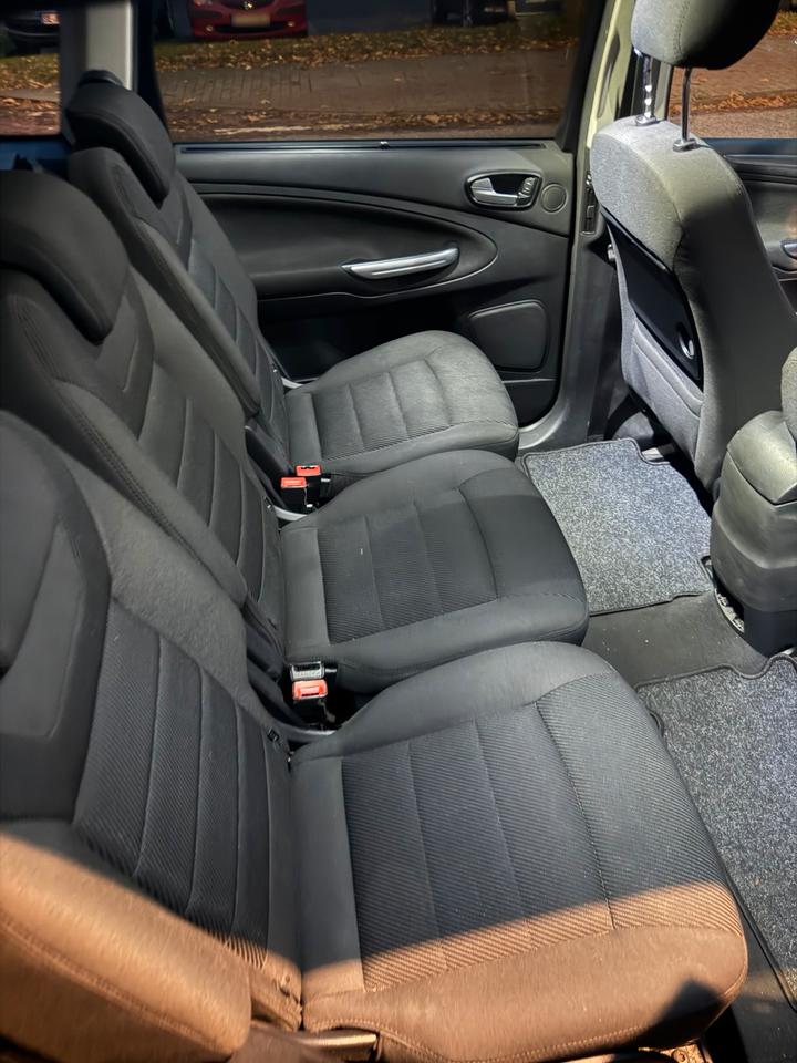Ford S-Max 2010 — салон