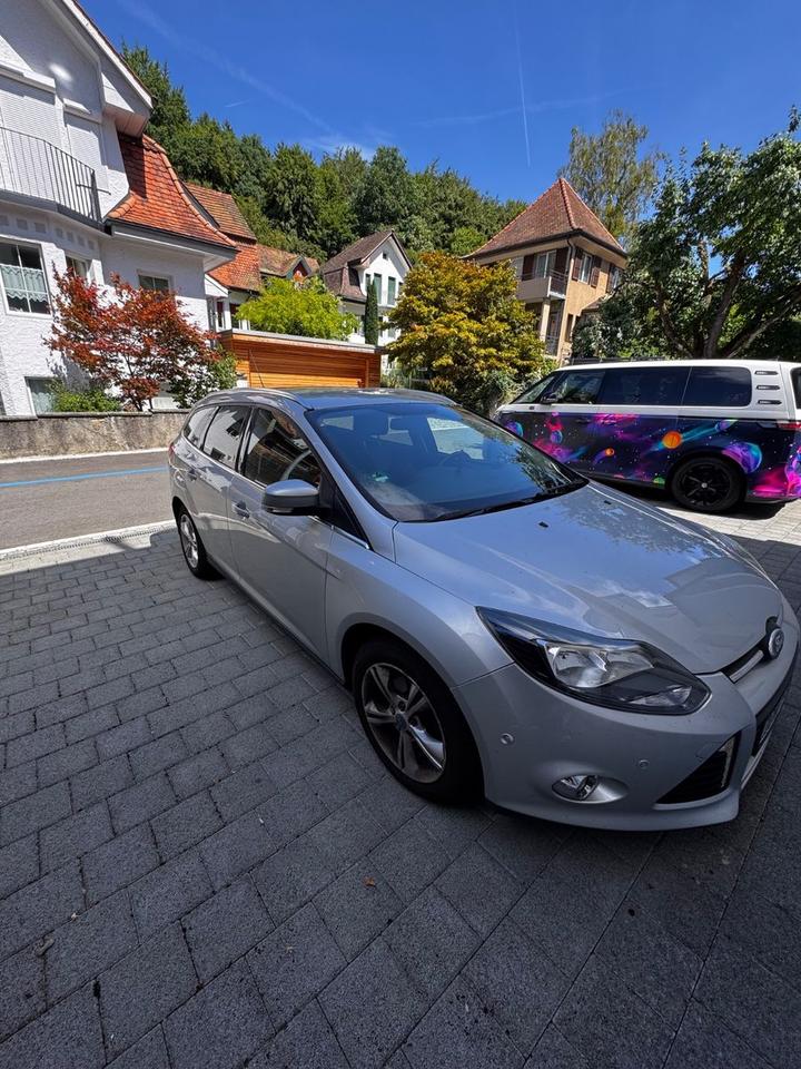 Ford Focus 2012 — вигляд ззаду