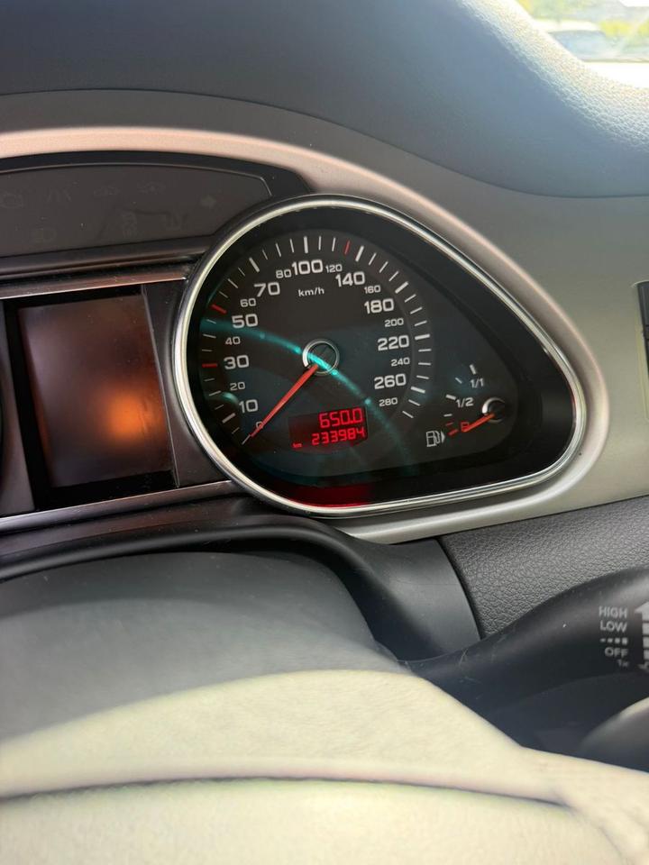 Audi Q7 2010 — photo 15
