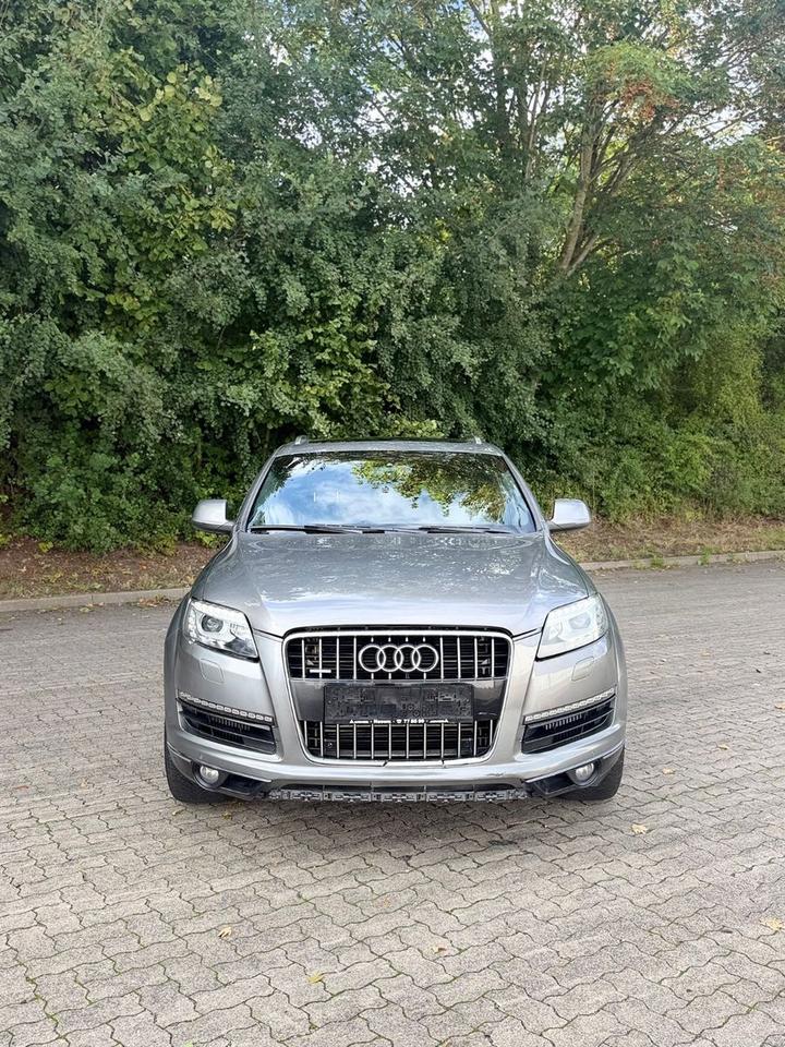 Audi Q7 2010 — rear view