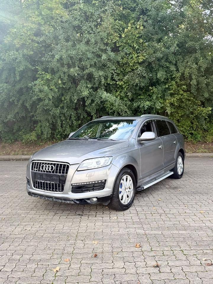Audi Q7 2010 — engine