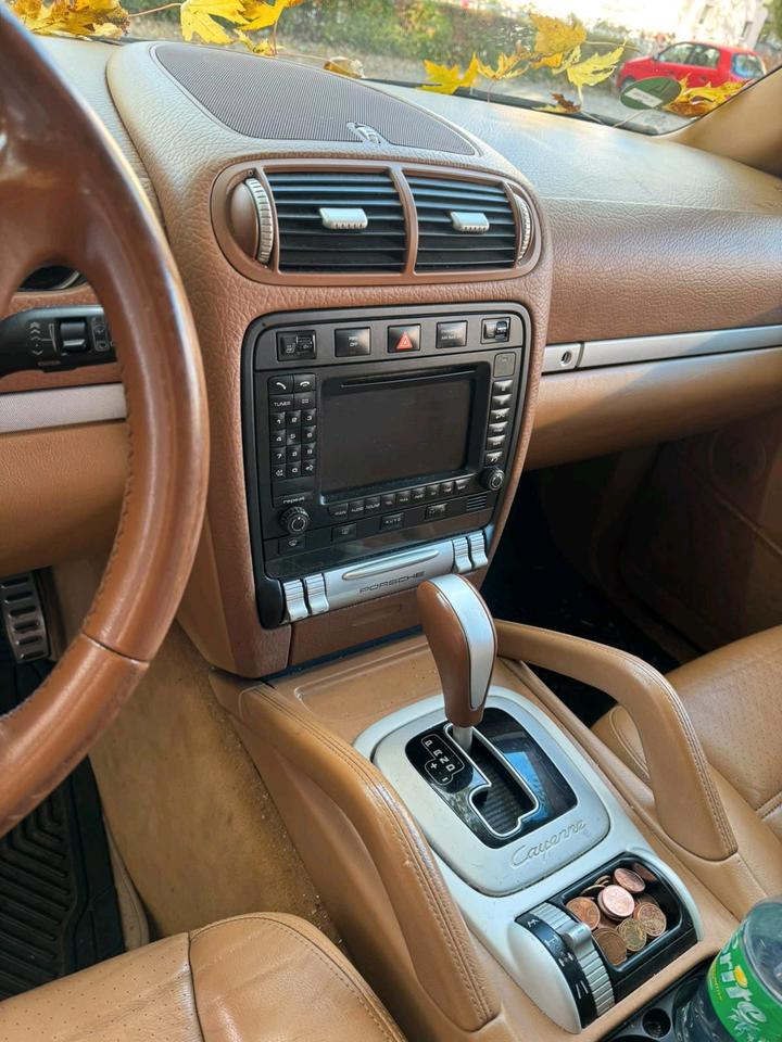 Porsche Cayenne 2006 — interior