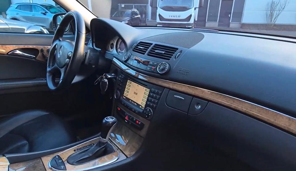 Mercedes Benz E 320 2007 — photo 12