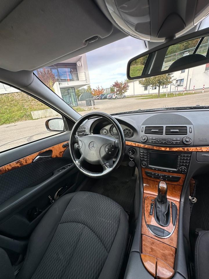 Mercedes Benz E 220 2006 — photo 13