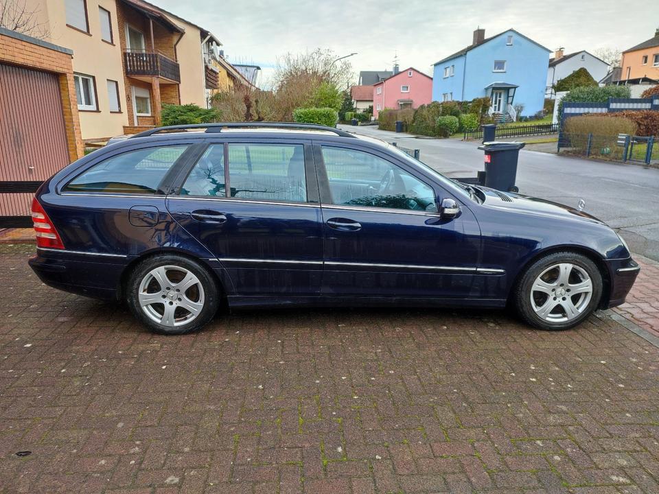 Mercedes Benz C 220 2005 — вигляд ззаду