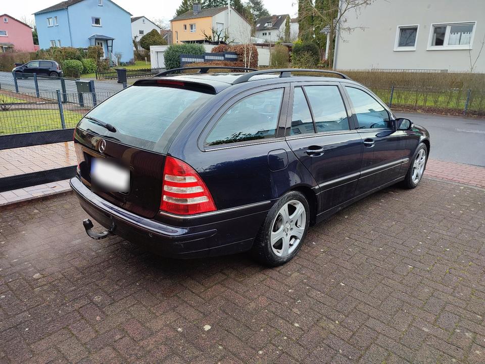 Mercedes Benz C 220 2005 — салон