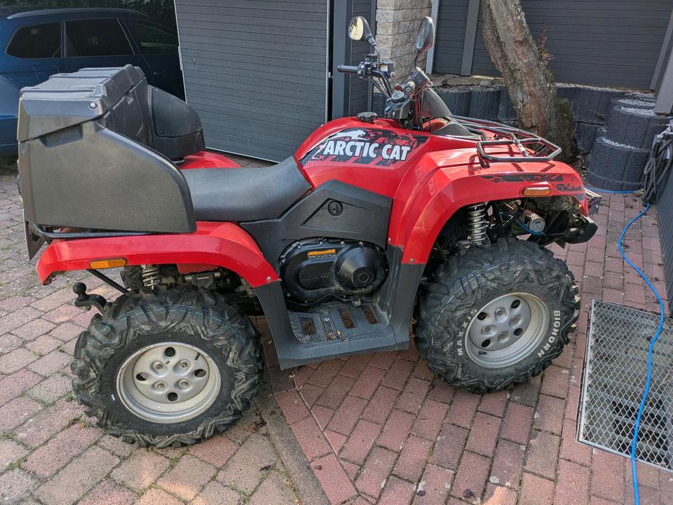 Weitere Motorräder Arctic CAT 350 - Quad/ATV - TÜV neu - Seilwinde - AHK - Koffer 2011 — салон