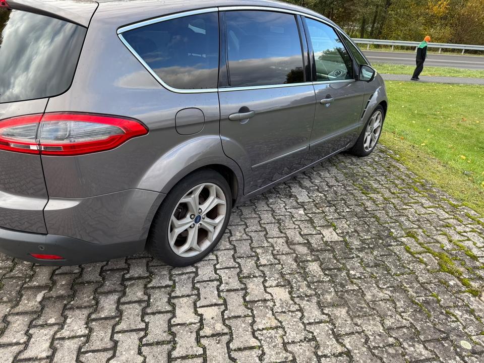 Ford S-Max 2012 — rear view