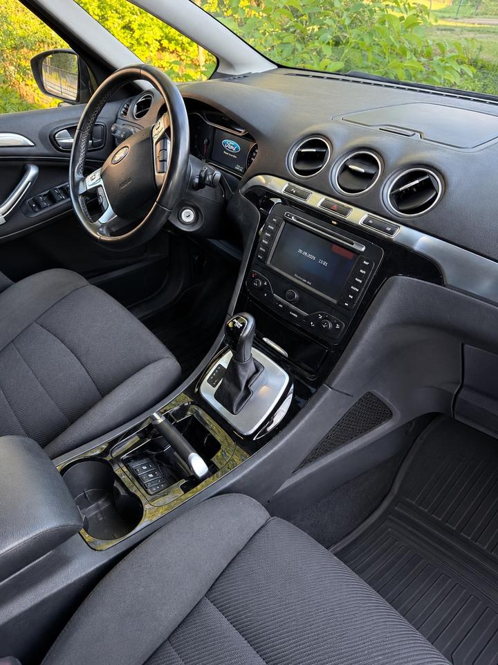 Ford S-Max 2012 — photo 8