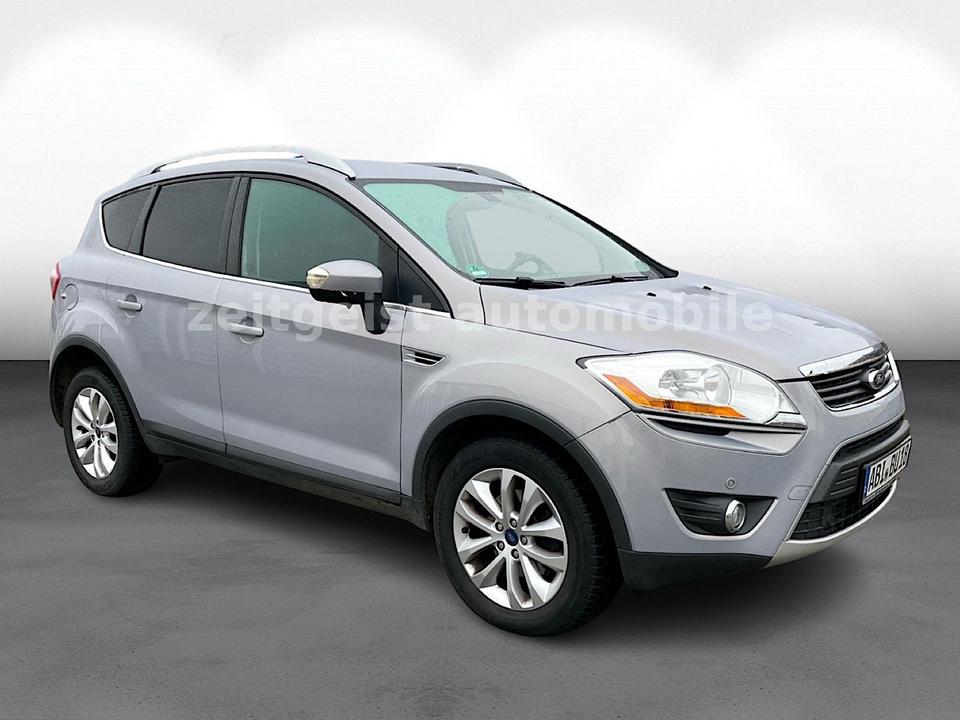 Ford Kuga 2011 — салон