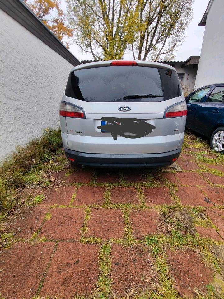 Ford C-Max 2008 — rear view