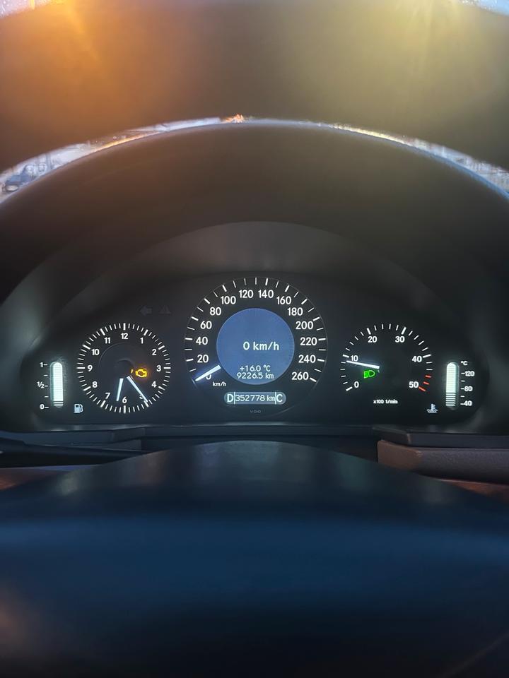 Mercedes Benz E 220 2007 — photo 13