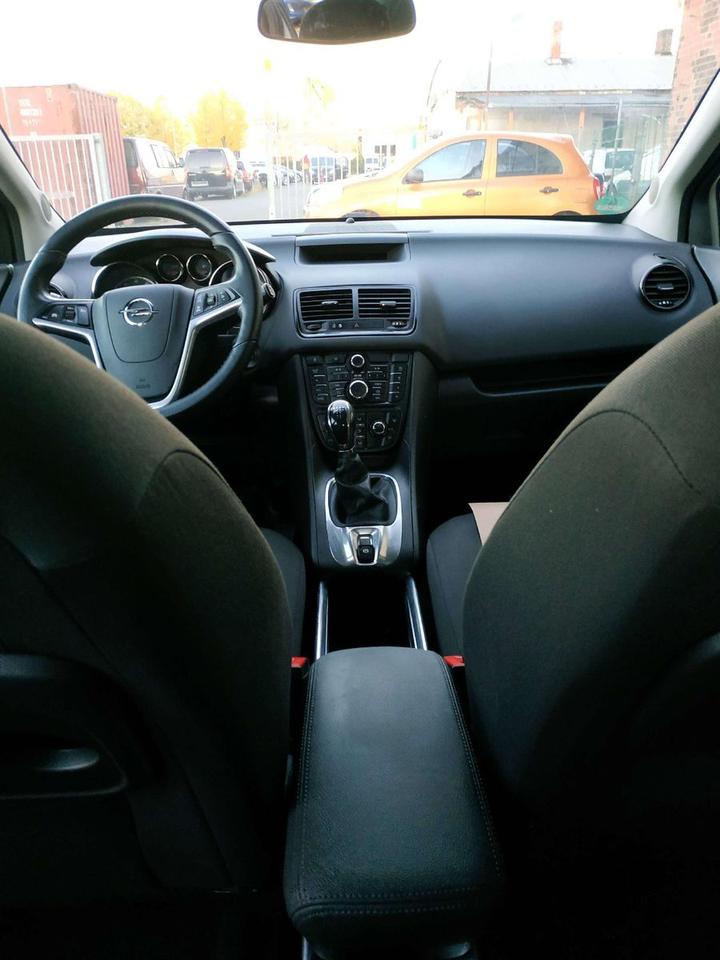 Opel Meriva 2011 — photo 11