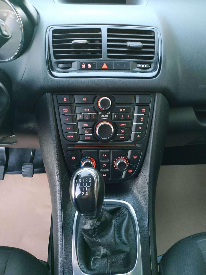 Opel Meriva 2011 — photo 12