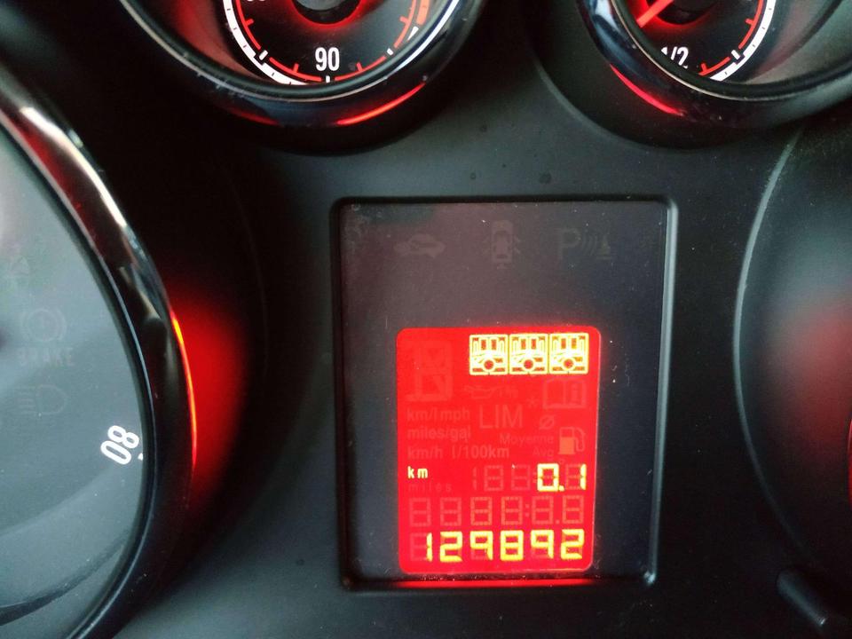 Opel Meriva 2011 — photo 15