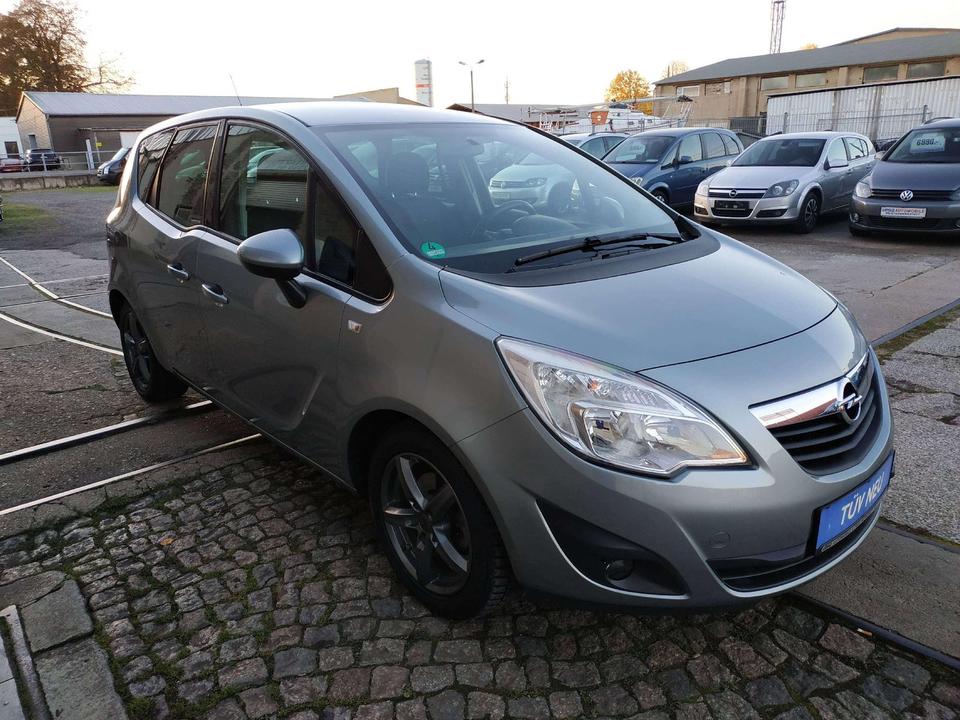 Opel Meriva 2011 — rear view