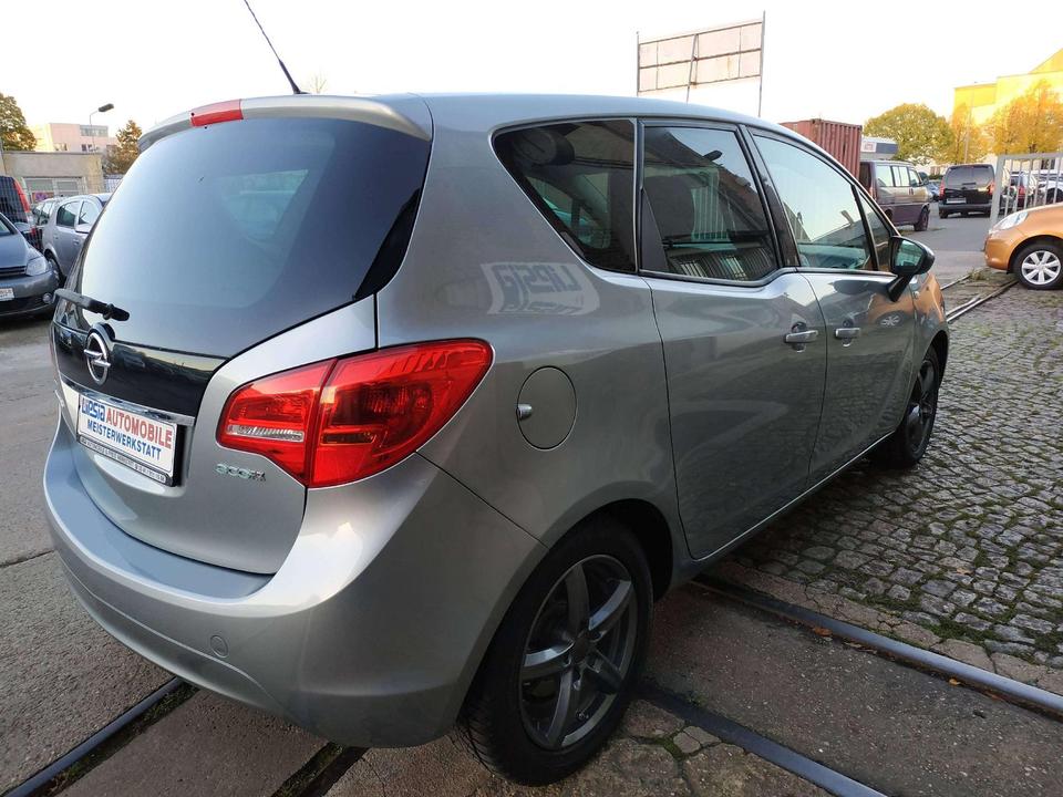 Opel Meriva 2011 — engine