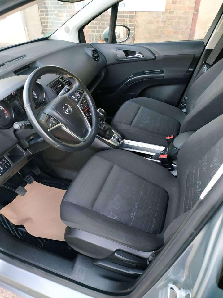 Opel Meriva 2011 — photo 9