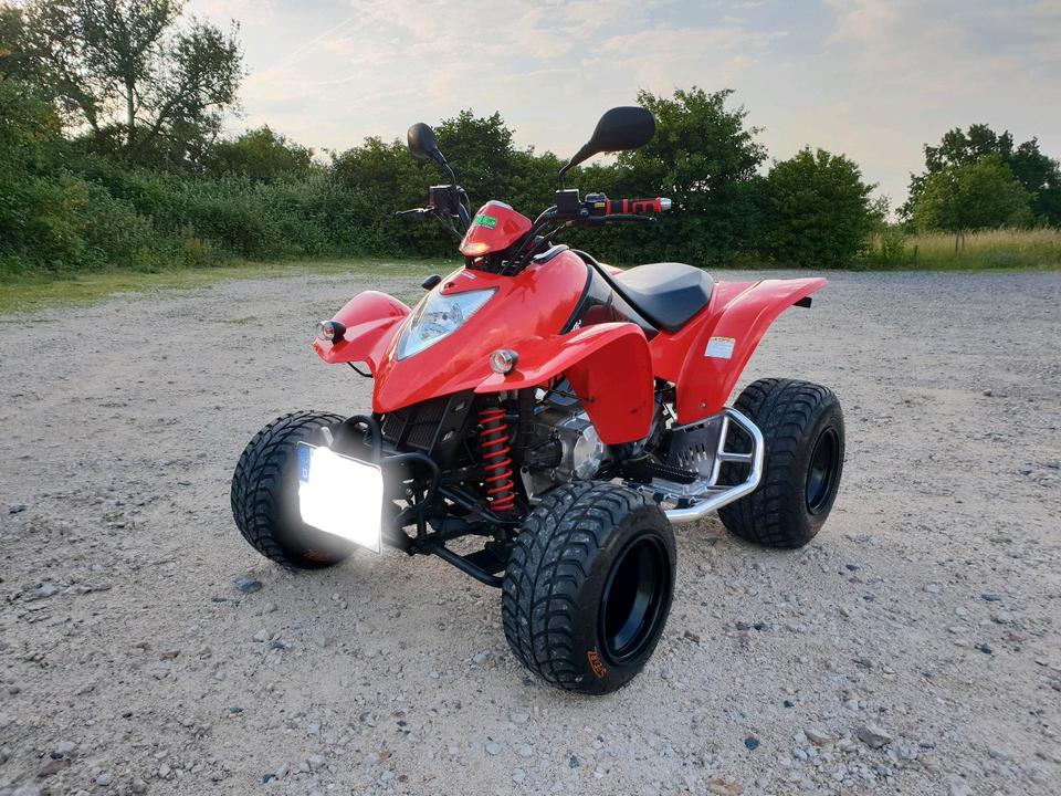 Kymco Quad mit super Optik 2004 — rear view