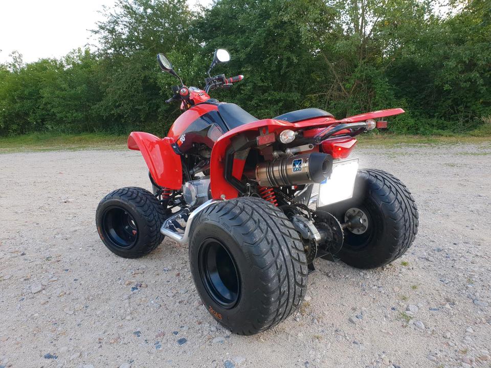 Kymco Quad mit super Optik 2004 — interior